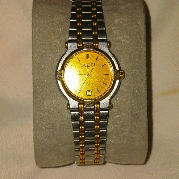 Gucci | Accessories | Gucci Vintage Collection 900m Quartz  display picture 1